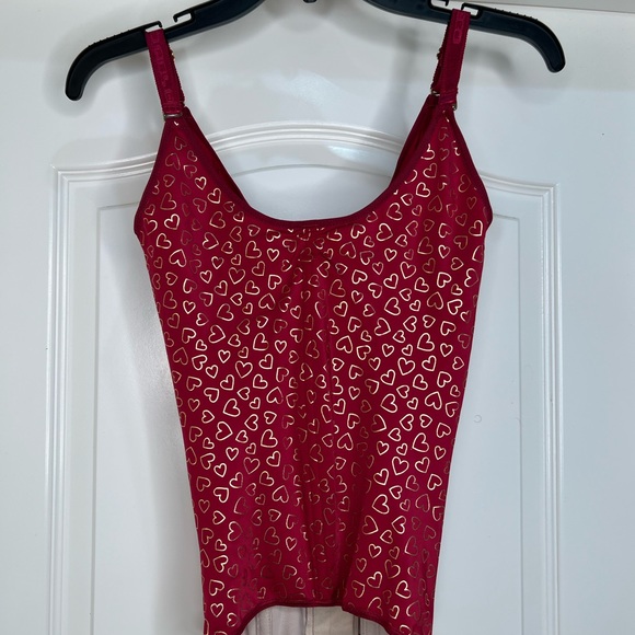 NWT Limited Edition Wine W/ Gold Hearts Waist trainer - Picture 8 of 8